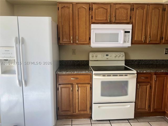 14902 SW 82nd Ln 13-206, Miami, FL 33193