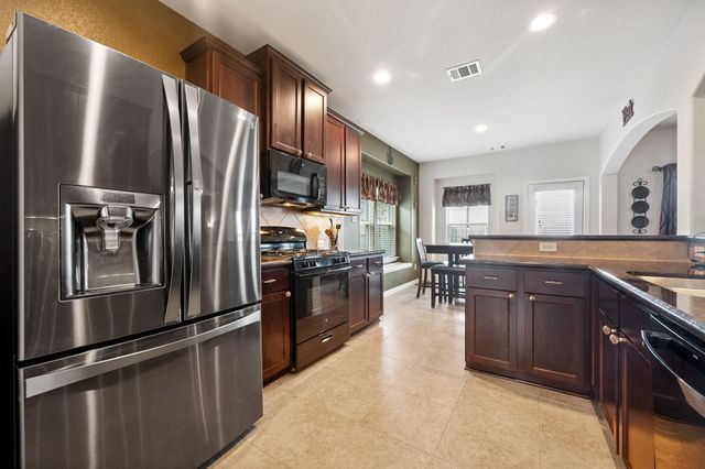 7910 Brooks Crossing Drive, Baytown, TX 77521