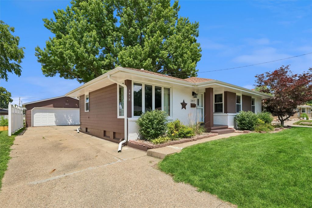 3917 Merced Street, Des Moines, IA 50310