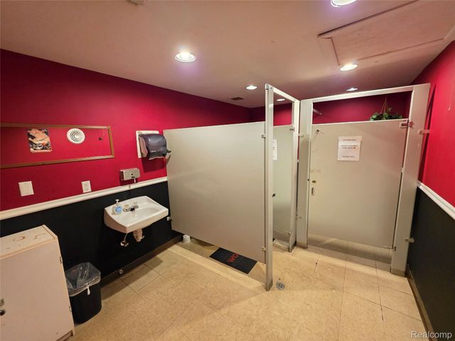2034 N Telegraph rd, Dearborn, MI 48128