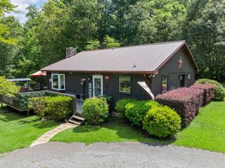 120 Penny Lane Lane, Cowpens, SC 29330