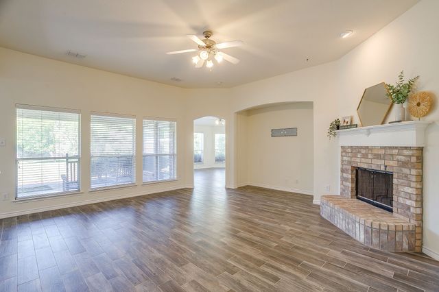 336 Plantation Drive E, Burleson, TX 76028