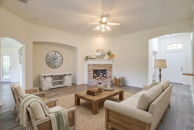 336 Plantation Drive E, Burleson, TX 76028