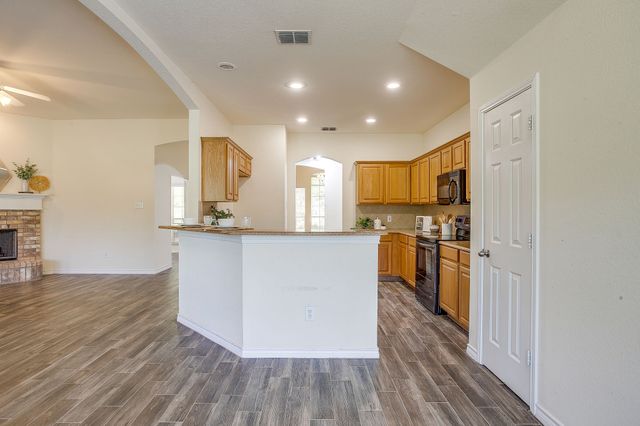 336 Plantation Drive E, Burleson, TX 76028