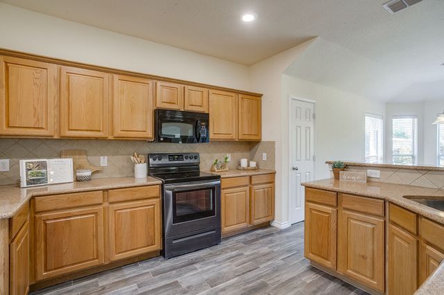 336 Plantation Drive E, Burleson, TX 76028