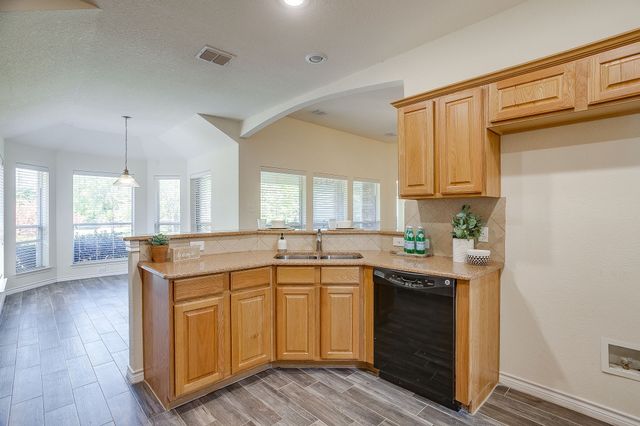 336 Plantation Drive E, Burleson, TX 76028