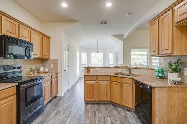 336 Plantation Drive E, Burleson, TX 76028