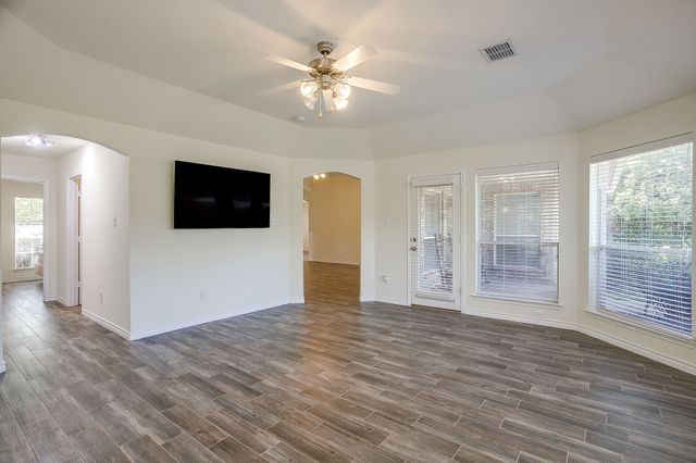 336 Plantation Drive E, Burleson, TX 76028