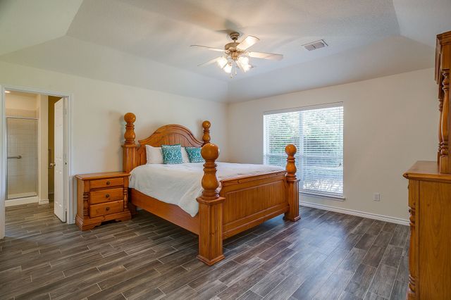 336 Plantation Drive E, Burleson, TX 76028