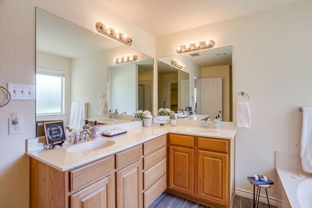 336 Plantation Drive E, Burleson, TX 76028