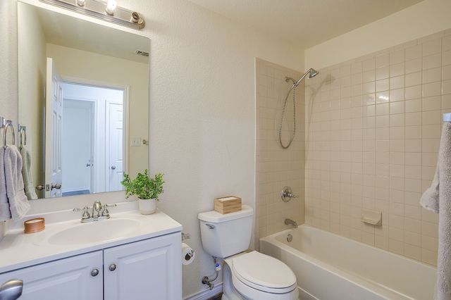 336 Plantation Drive E, Burleson, TX 76028