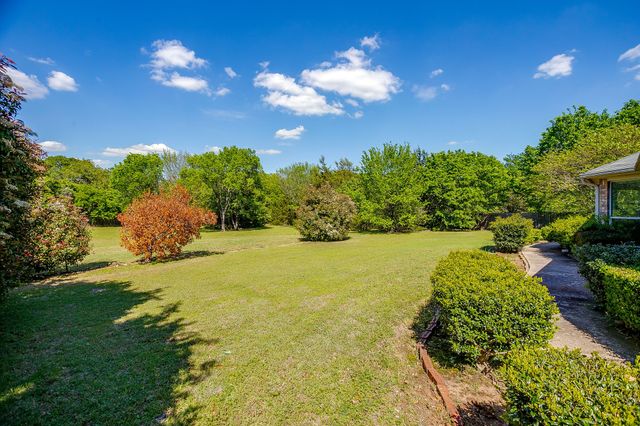 336 Plantation Drive E, Burleson, TX 76028