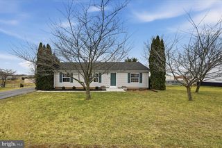 1068 TEAL RD N, Martinsburg, WV 25405