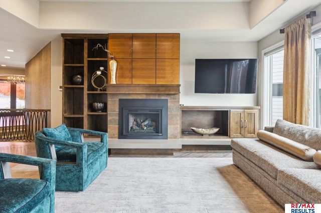 21967 Brookside Avenue, Omaha, NE 68022