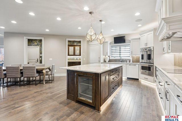 21967 Brookside Avenue, Omaha, NE 68022