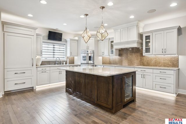 21967 Brookside Avenue, Omaha, NE 68022