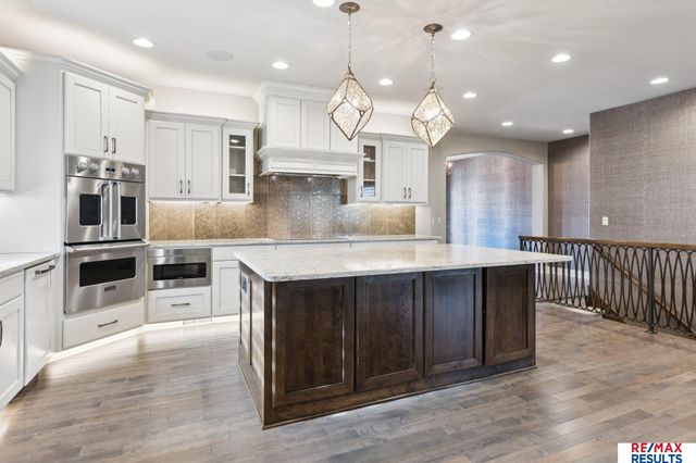 21967 Brookside Avenue, Omaha, NE 68022