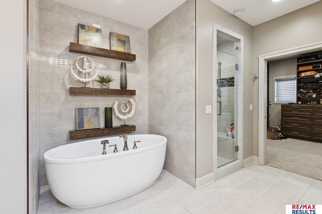 21967 Brookside Avenue, Omaha, NE 68022