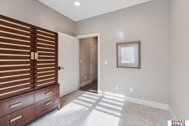 21967 Brookside Avenue, Omaha, NE 68022