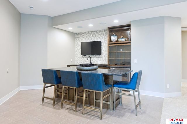 21967 Brookside Avenue, Omaha, NE 68022