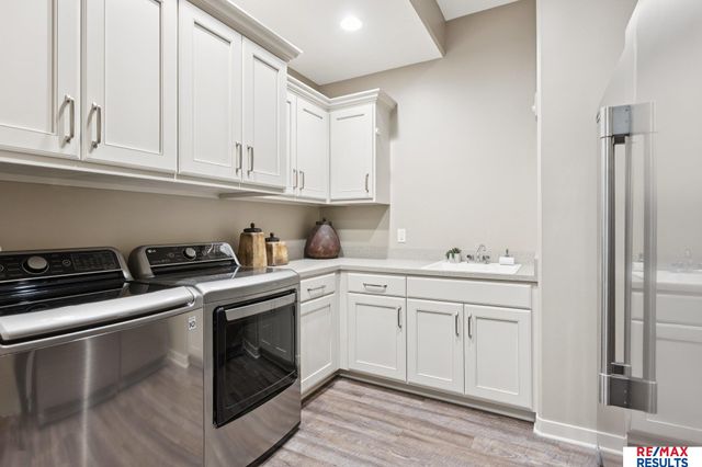 21967 Brookside Avenue, Omaha, NE 68022