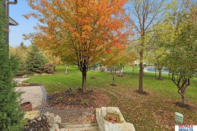 21967 Brookside Avenue, Omaha, NE 68022