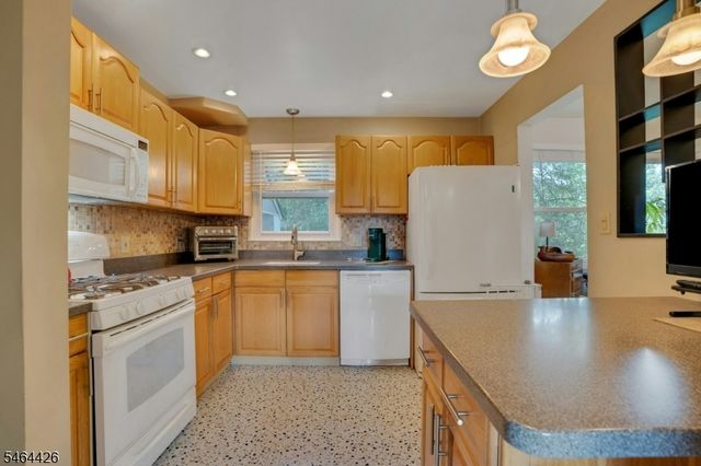 22 Ann St, Verona Twp., NJ 07044