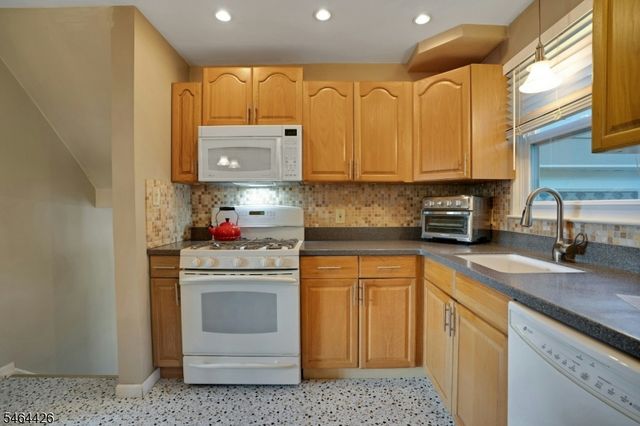 22 Ann St, Verona Twp., NJ 07044