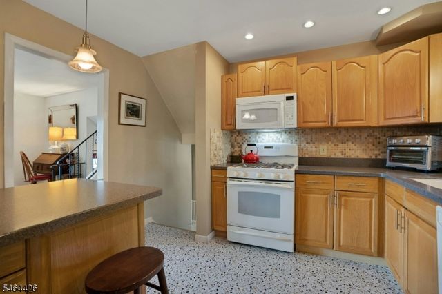 22 Ann St, Verona Twp., NJ 07044
