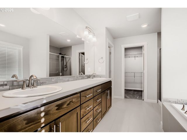 8833 N APPLETON Cir, Camas, WA 98607