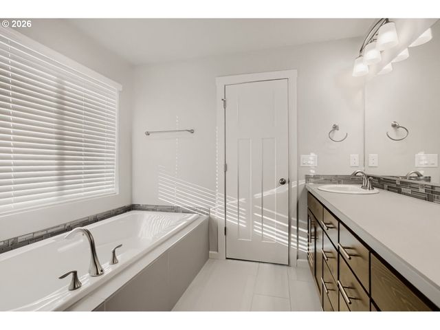 8833 N APPLETON Cir, Camas, WA 98607