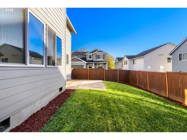 8833 N APPLETON Cir, Camas, WA 98607