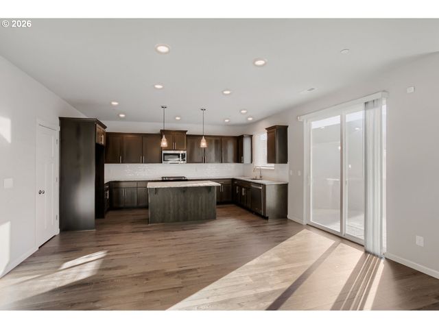 8833 N APPLETON Cir, Camas, WA 98607