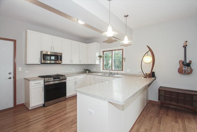 107 Hammond Avenue, Wauconda, IL 60084