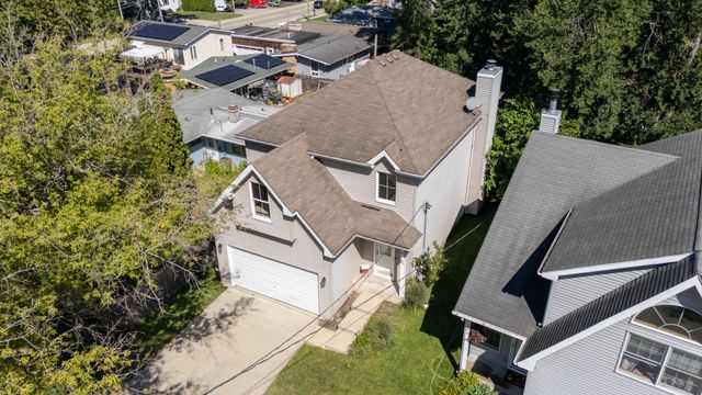 107 Hammond Avenue, Wauconda, IL 60084