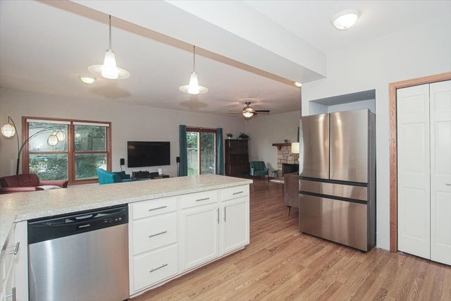 107 Hammond Avenue, Wauconda, IL 60084