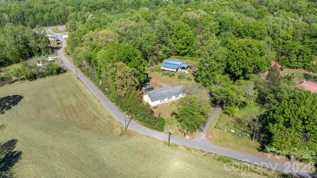 3634 Hillview Drive NE, Conover, NC 28613