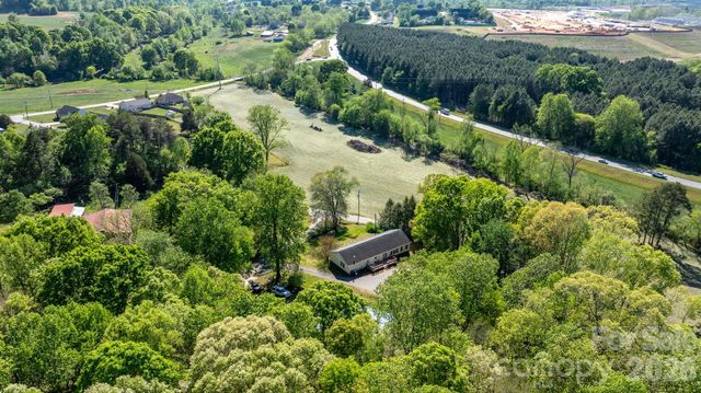 3634 Hillview Drive NE, Conover, NC 28613
