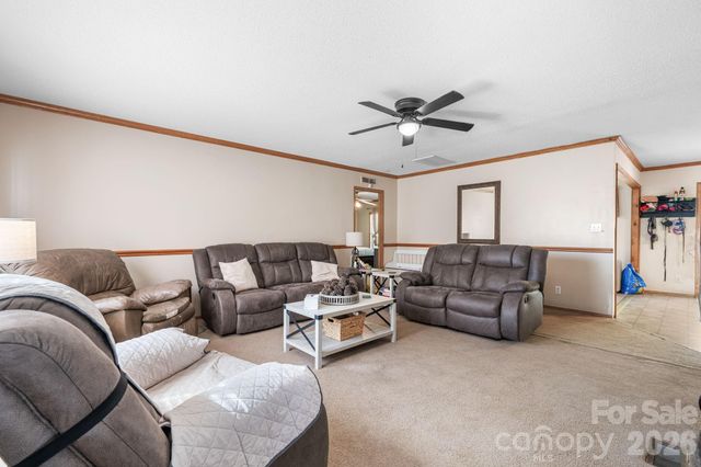 3634 Hillview Drive NE, Conover, NC 28613
