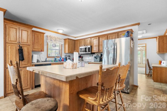 3634 Hillview Drive NE, Conover, NC 28613