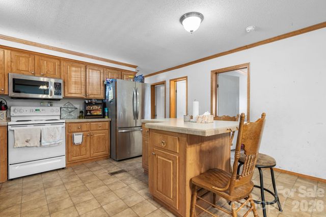 3634 Hillview Drive NE, Conover, NC 28613