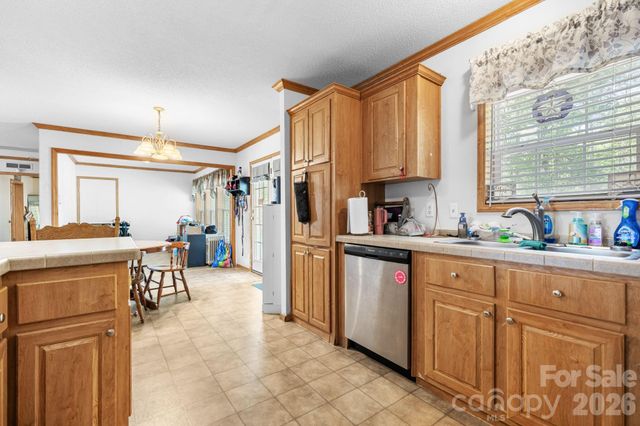 3634 Hillview Drive NE, Conover, NC 28613