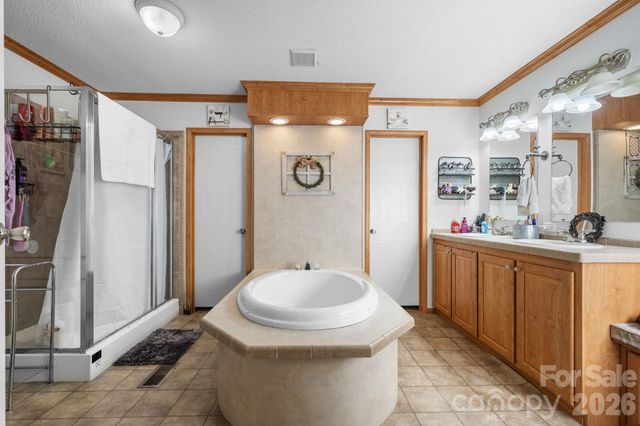 3634 Hillview Drive NE, Conover, NC 28613