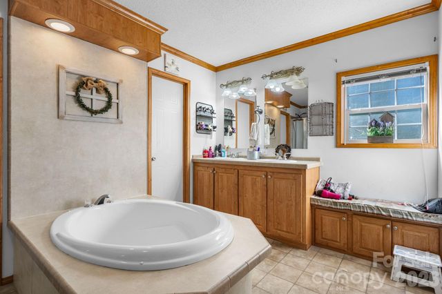 3634 Hillview Drive NE, Conover, NC 28613