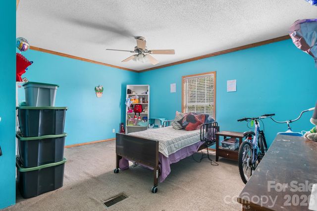3634 Hillview Drive NE, Conover, NC 28613