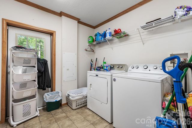 3634 Hillview Drive NE, Conover, NC 28613