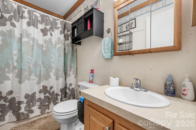 3634 Hillview Drive NE, Conover, NC 28613
