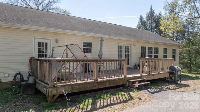 3634 Hillview Drive NE, Conover, NC 28613