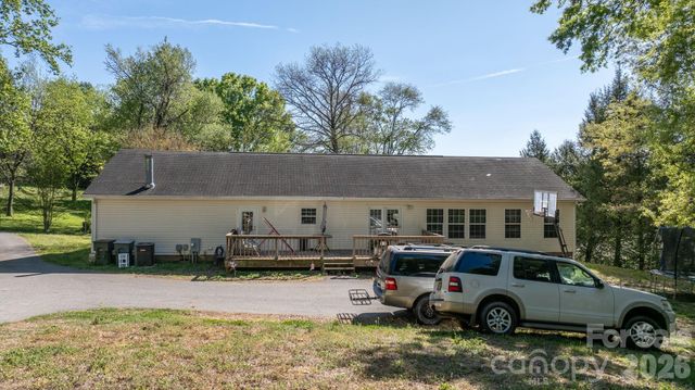 3634 Hillview Drive NE, Conover, NC 28613