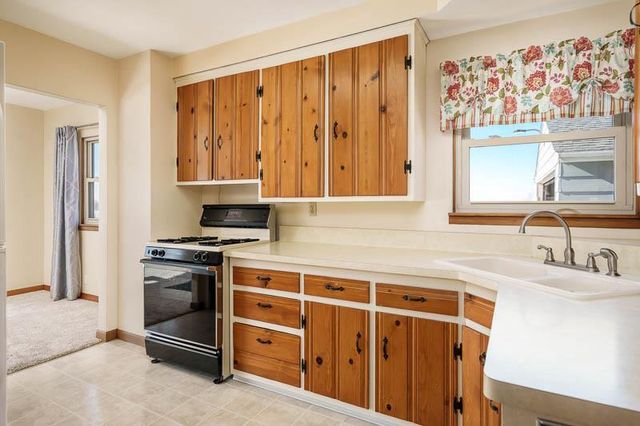 2449 W Forest Avenue, Beloit, WI 53511